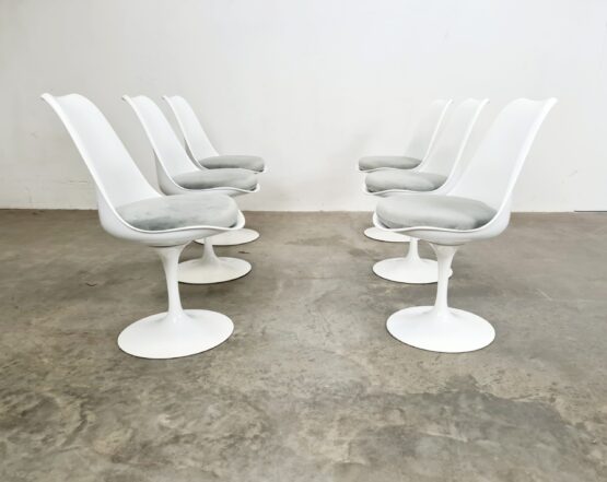 Knoll Eero Saarinen Tulip chair