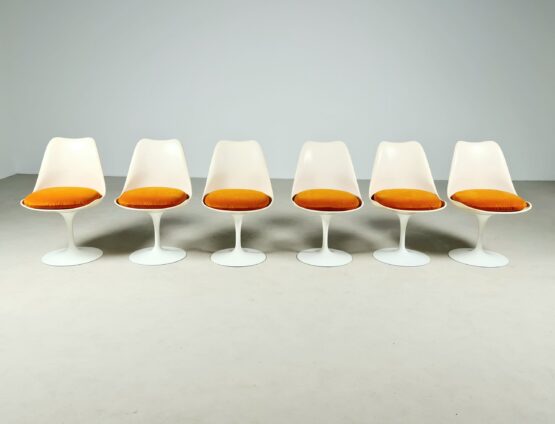 Eero Saarinen Tulip chair, Knoll