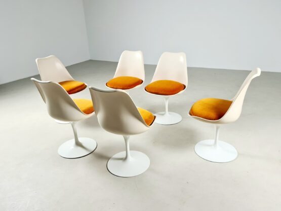 Eero Saarinen Tulip chair, Knoll