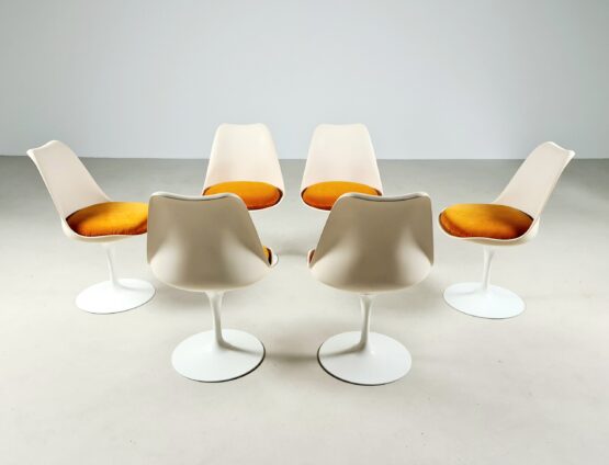 Eero Saarinen Tulip chair, Knoll