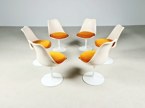 Eero Saarinen Tulip chair, Knoll