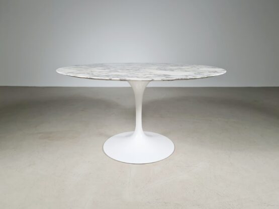 Eero Saarinen Tulip table, Knoll