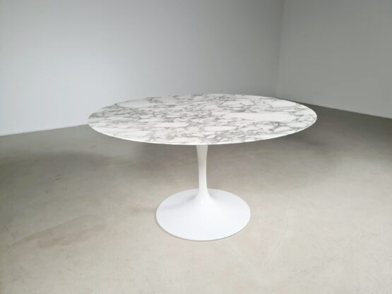 Eero Saarinen Tulip table, Knoll