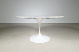 Eero Saarinen Tulip table, Knoll