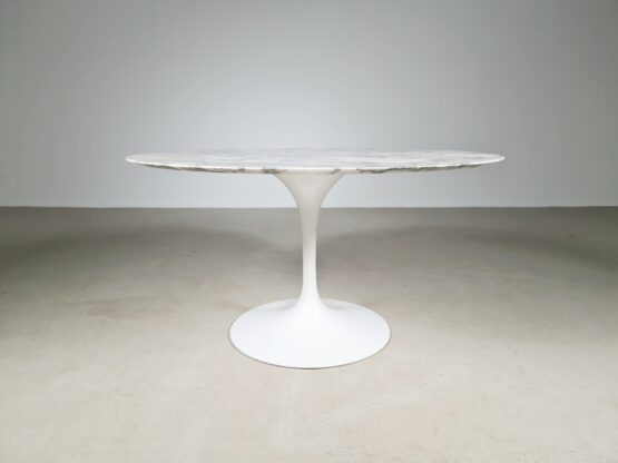 Eero Saarinen Tulip table, Knoll