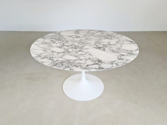 Eero Saarinen Tulip table, Knoll