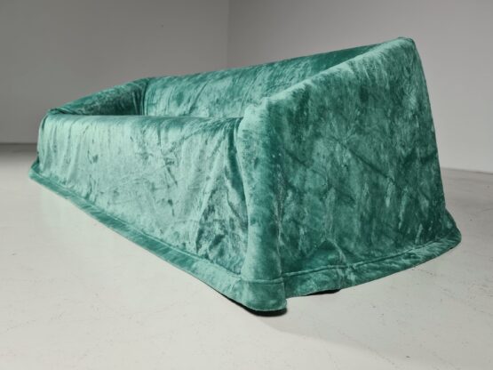 Mantilla sofa, Kazuhide Takahama