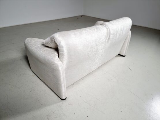 Maralunga sofa, Cassina