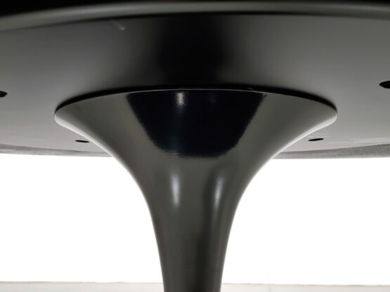 Eero Saarinen Tulip table, Knoll