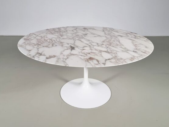 Eero Saarinen Tulip table, Knoll