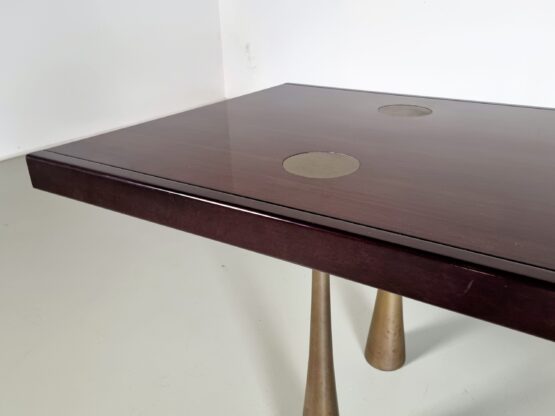 Angelo Mangiarotti table, La Sorgente