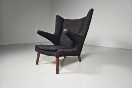 AP-19, Papa Bear chair, Hans Wegner