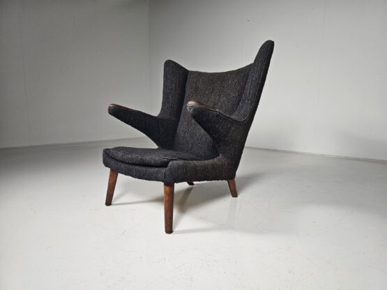 AP-19, Papa Bear chair, Hans Wegner