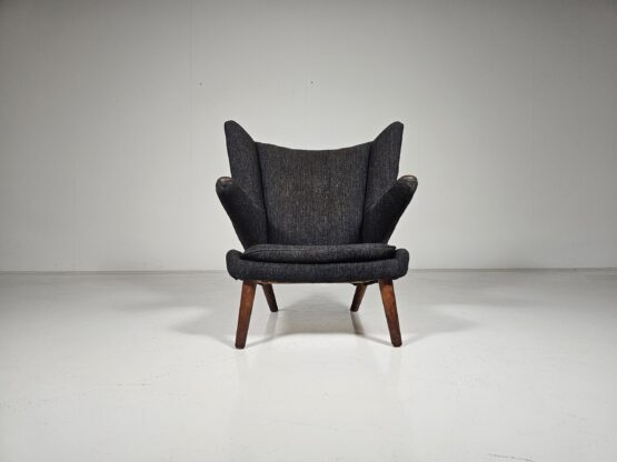 AP-19, Papa Bear chair, Hans Wegner