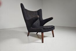 AP-19, Papa Bear chair, Hans Wegner